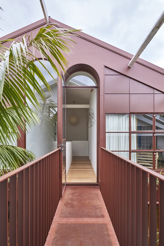 Дом Россо Верде / Carter Williamson Architects - Фотография интерьера, окна, фасад, арка, перила