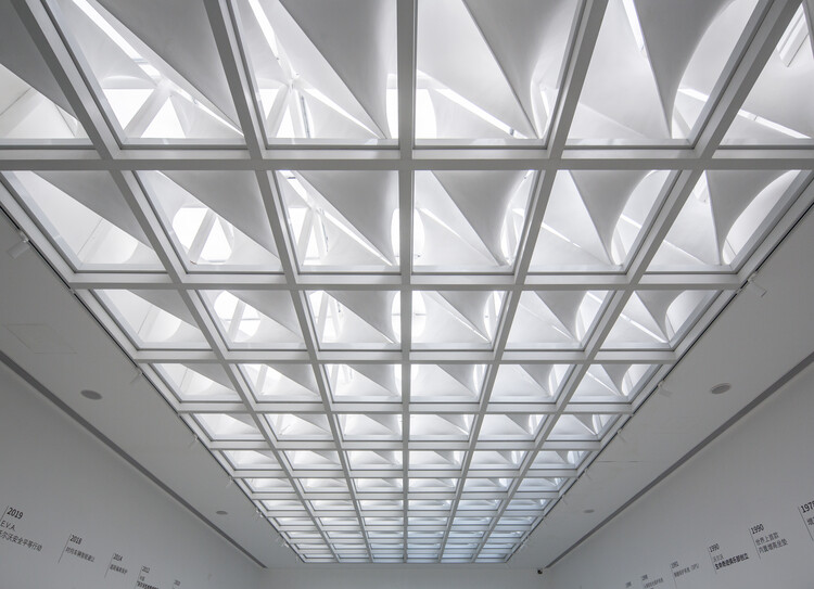 Галерея Sky Light / Народное архитектурное бюро - Фотография интерьера, Балка, Окна, Сталь