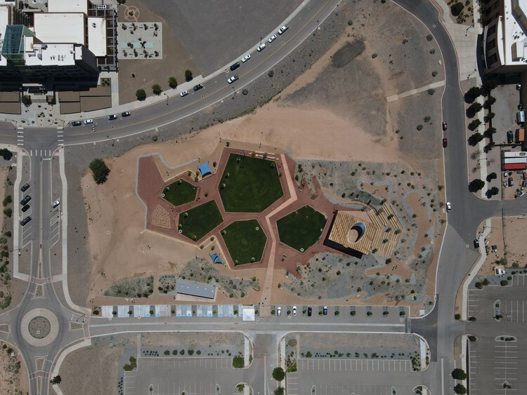 SkyRoom Community Square / McClain + Yu Architecture & Design — изображение 2 из 20