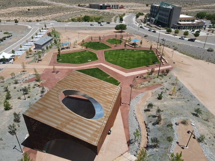 SkyRoom Community Square / McClain + Yu Architecture & Design - Фотография интерьера