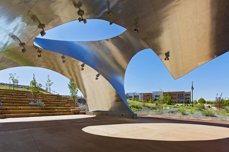 SkyRoom Community Square / McClain + Yu Architecture & Design - Фотография интерьера, лестница, арка