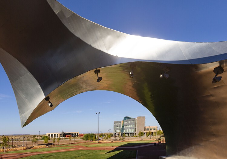SkyRoom Community Square / McClain + Yu Architecture & Design - Фотография экстерьера, арка