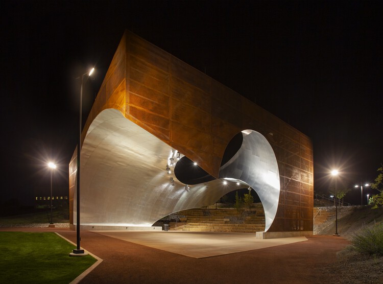 SkyRoom Community Square / McClain + Yu Architecture & Design - Фотография интерьера
