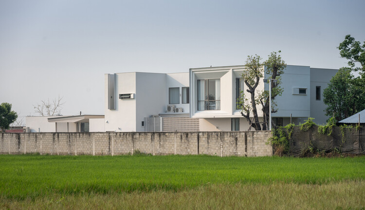 PB House / D Compose Architect — Фотография экстерьера, окна