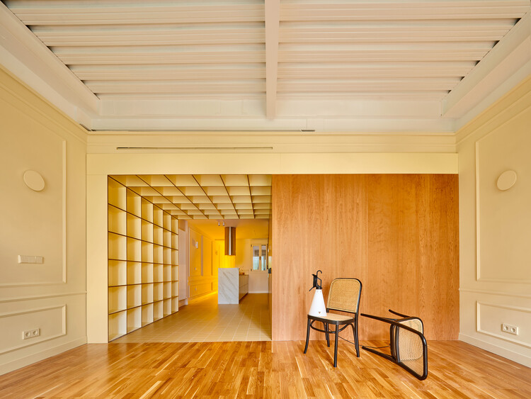Avorio Renovation / Estudio Gonzalo del Val - Фотография интерьера, стул, балка