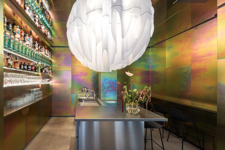 Cœur Tagesbar / Martino Hutz Architecture - Фотография интерьера, стол, освещение