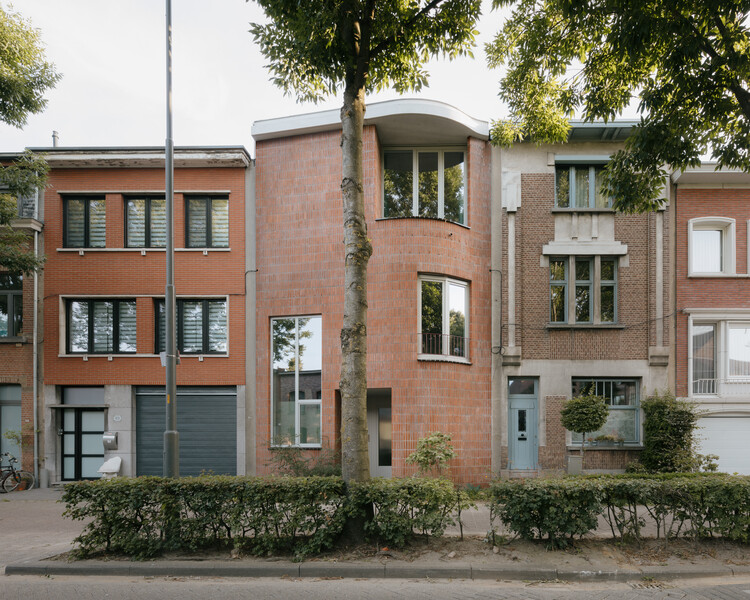 Дом Синт-Бенедиктус / Poot Architectuur - Фотография Экстерьера, Окна, Кирпич, Фасад