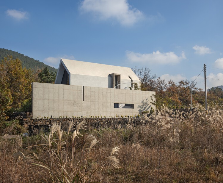 Seon Heul Sup House / SOHUN Architects & Planners – Фотография экстерьера, окна