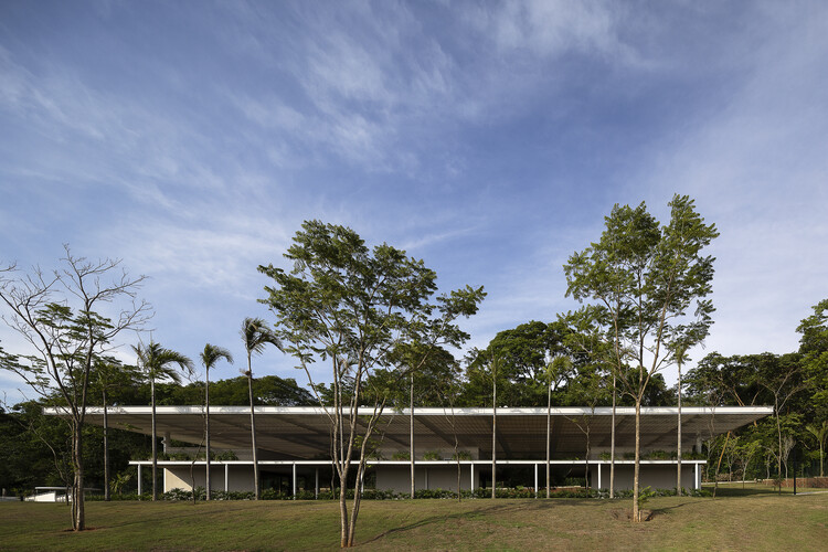 Фитнес-центр / Capote Marcondes Longo Arquitetura e Urbanismo - Экстерьерная фотография, сад