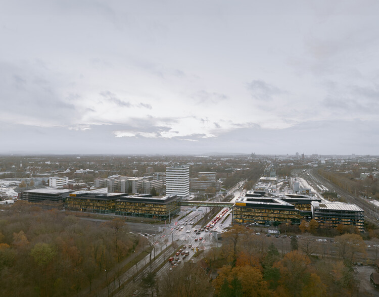 Континентальная штаб-квартира / HENN - Фотография экстерьера, городской пейзаж
