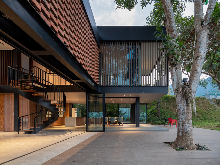 Quin Hill Camp / Idee Architects - Фотография экстерьера, фасад, окна, двор