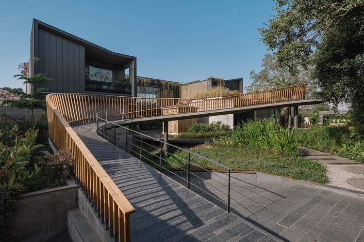 Link House / Openideas Architects - Фотография экстерьера, фасад, перила