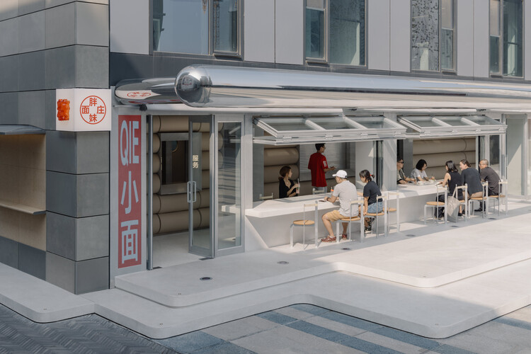 Pang Mei Noodle Bar/Office AIO - Фотография интерьера, окон, фасада