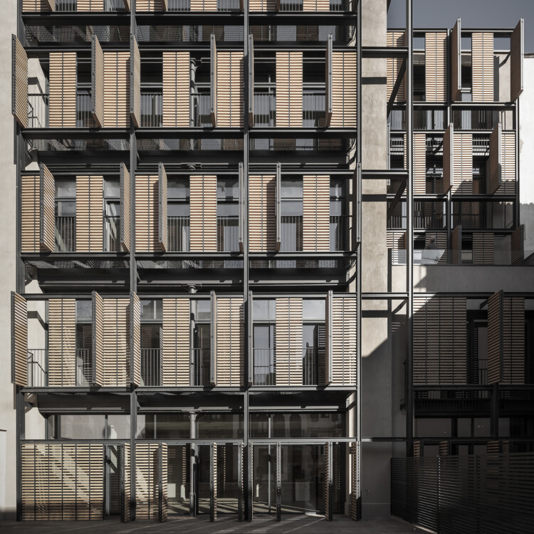 Paseo de Gracia 125 Ремонт здания / OAB - Фотография экстерьера, окна, фасад