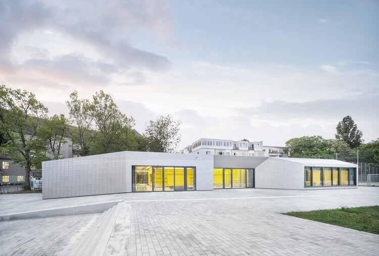Пристройка школы Йоханны-Эк / Kersten Kopp Architekten - Фотография экстерьера, фасад, окна