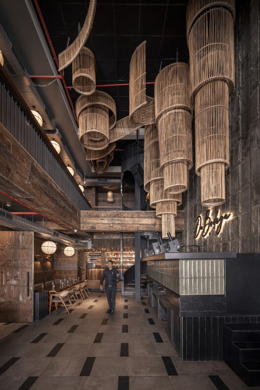 Ресторан BODEGA / Студия дизайна Loop - Фотография интерьера, колонна, балка