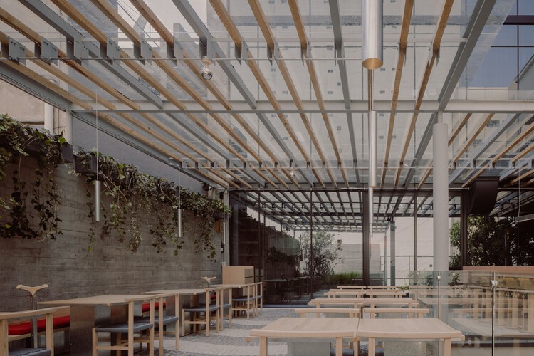 Ресторан CHINGU / Worc Arquitectos - Фотография интерьера, Стул, Балка