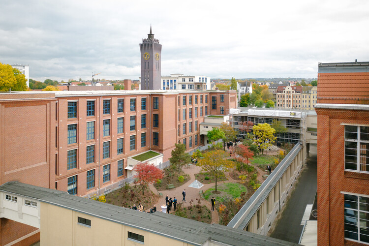 Сад на крыше Wirkbau Chemnitz / Meyer-Grohbrügge - фотография экстерьера, окна, фасад