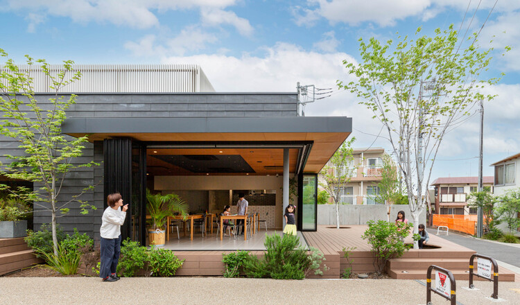 Детский сад SDJ / HIBINOSEKKEI + Youji no Shiro - Фотография экстерьера, фасада