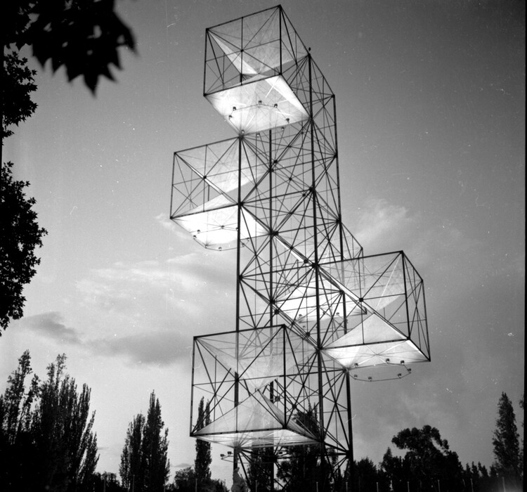 Создавая Америку: Самир Макариус и его фотографии с Ферии Америки в 1954 году в Мендосе — изображение 1 из 10