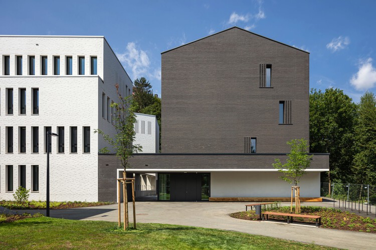 Здание семинара Университета Филиппа в Пилигримштайне, Марбург / Dichter Architekturgesellschaft - Фотография экстерьера, окна, фасад