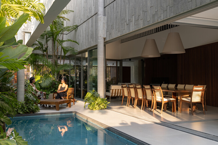 Дом теней / Laurent Troost Architectures - Фотография интерьера, стул