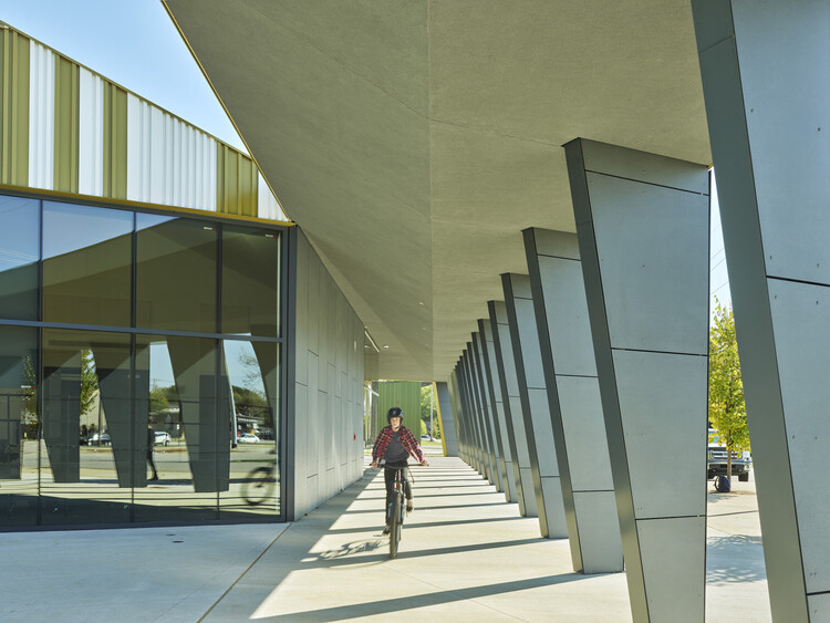 Thaden School / Marlon Blackwell Architects - Фотография интерьера, лестницы, фасада