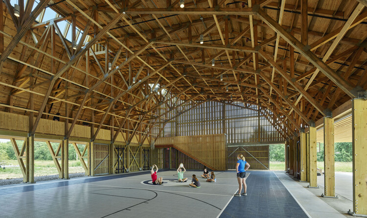 Школа Thaden / Marlon Blackwell Architects — Фотография интерьера, балка