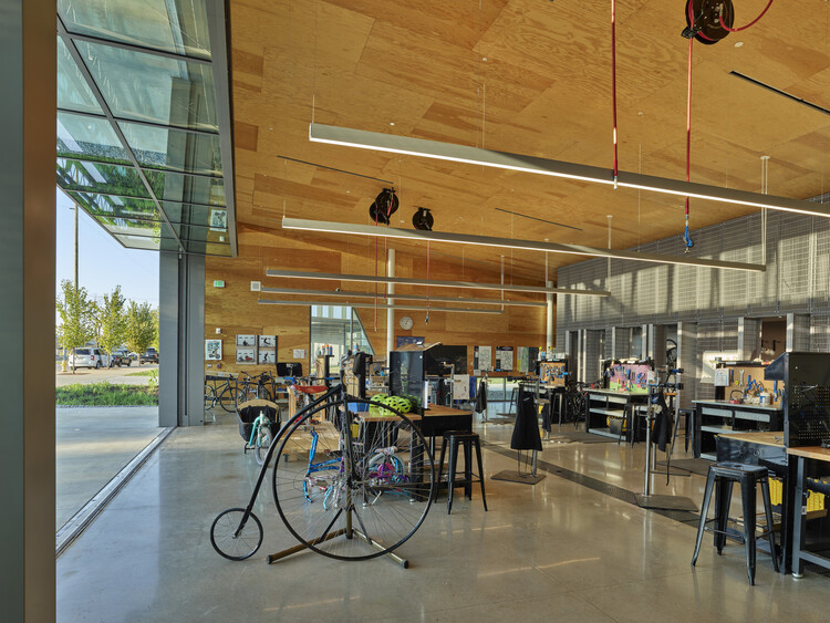Школа Thaden / Marlon Blackwell Architects - Фотография интерьера, стул