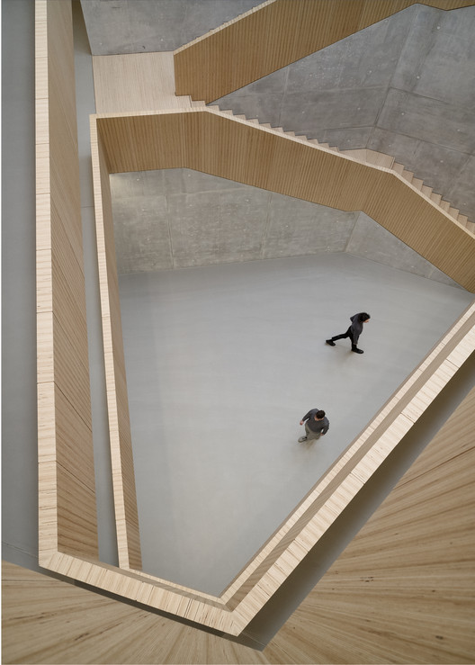 Ратуша Ремхингена / Steimle Architekten - Фотография интерьера, стеллажи