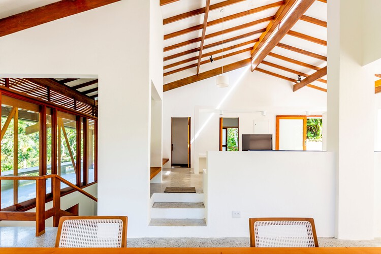 Kato House / Obra Arquitetos - Фотография интерьера, дерево, балка