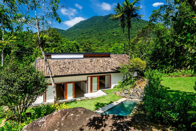 Kato House / Obra Arquitetos - Экстерьерная фотография, Лес