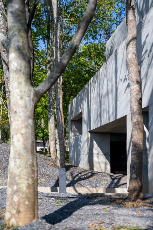 Yellow House / JOYS Architects - Фотография экстерьера, бетон