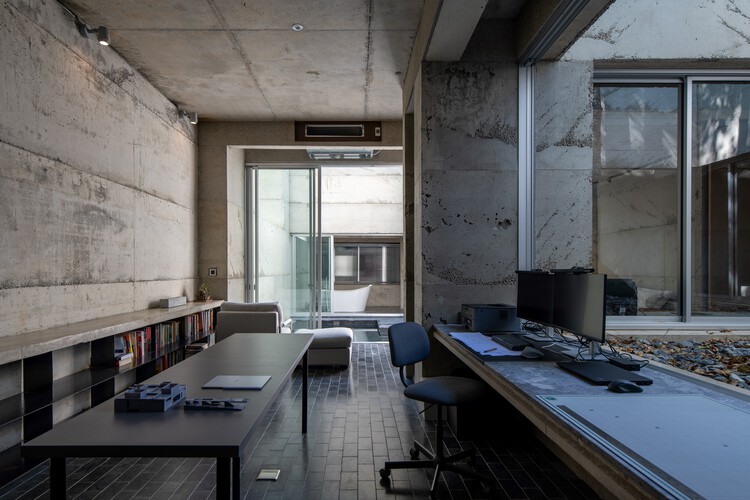 Желтый дом / JOYS Architects - Фотография интерьера, стул