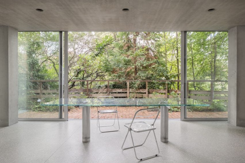 Стеклянные раздвижные двери в Reciprocal House от Gianni Botsford Architects