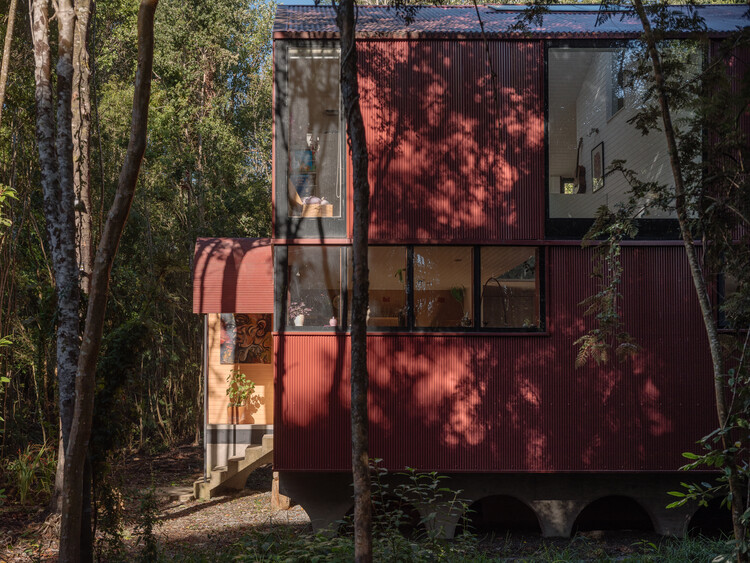 Дом в лесу / Daiber & Aceituno Arquitectos — изображение 9 из 26