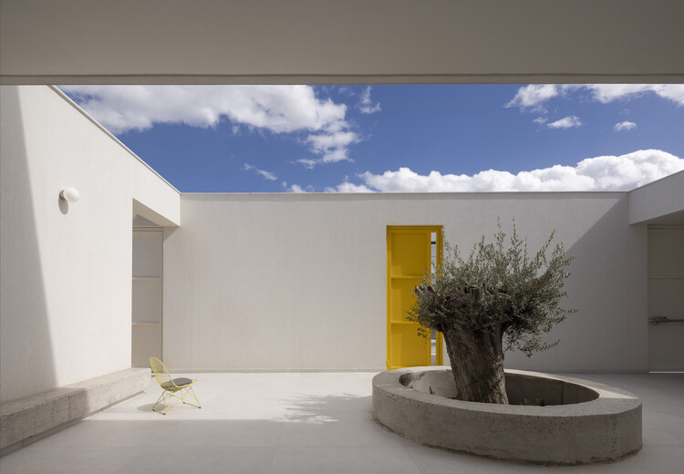 Domus Maya House / Студия Кириакоса Мильтиаду - Фотография интерьера, бетон