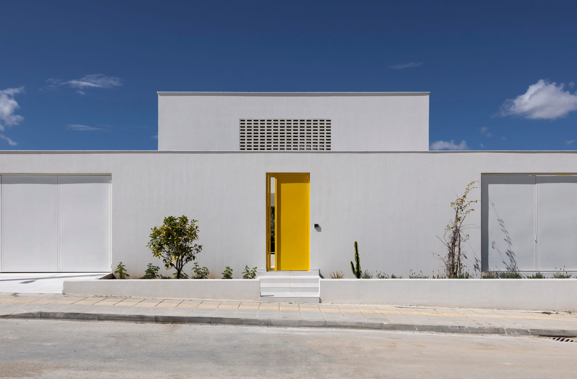 Domus Maya House / Студия Кириакос Мильтиаду