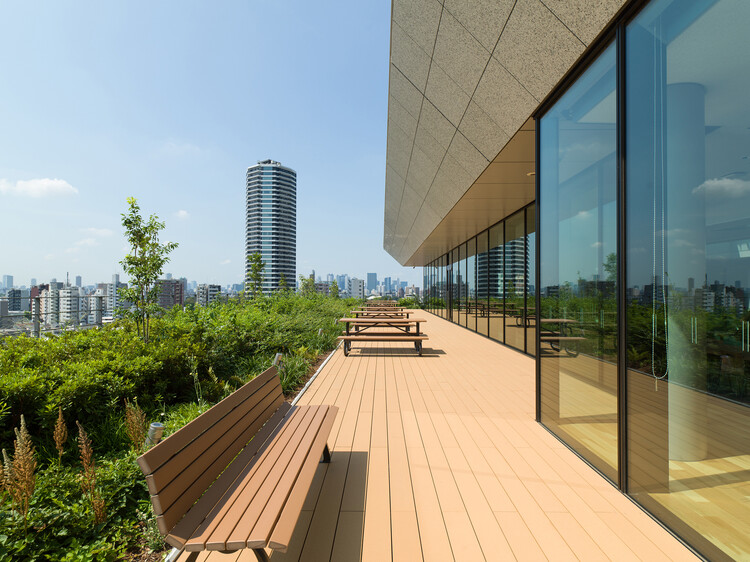 Кампус Токийского международного университета в Икебукуро / TAISEI DESIGN Planners Architects & Engineers – Экстерьерная фотография, палуба