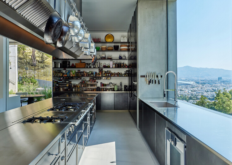 Art House / Kallos Turin - Фотография интерьера, кухня, столешница, стекло, раковина