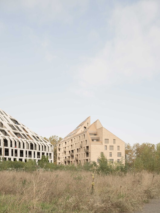 B09 Строительный остров / градостроители + Selva & Maugin Architects — изображение 2 из 25