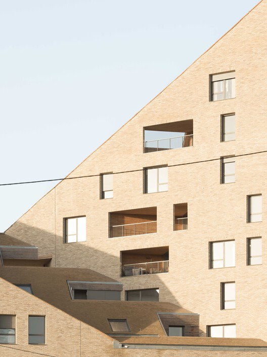 B09 Строительный остров / градостроители + Selva & Maugin Architectes – Экстерьерная фотография