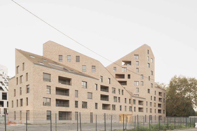 B09 Строительный остров / градостроители + Selva & Maugin Architectes – Экстерьерная фотография
