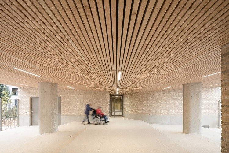 B09 Строительный остров / градостроители + Selva & Maugin Architectes - Фотография интерьера, дерево, бетон