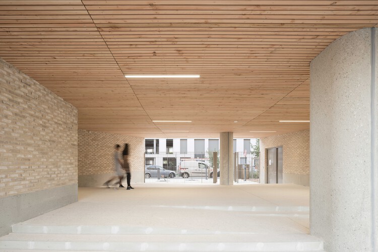 B09 Строительный остров / градостроители + Selva & Maugin Architectes - Фотография интерьера, бетон