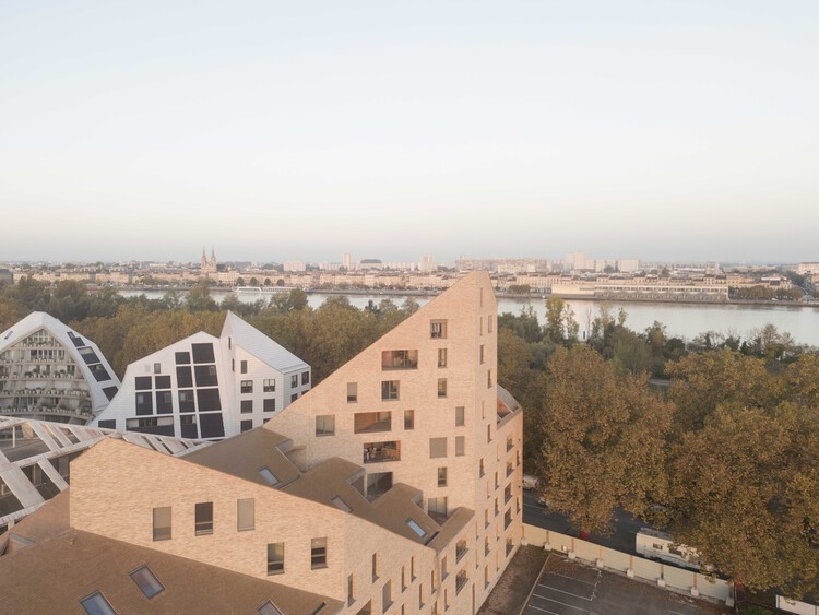 B09 Строительный остров / градостроители + Selva & Maugin Architectes — изображение 20 из 25