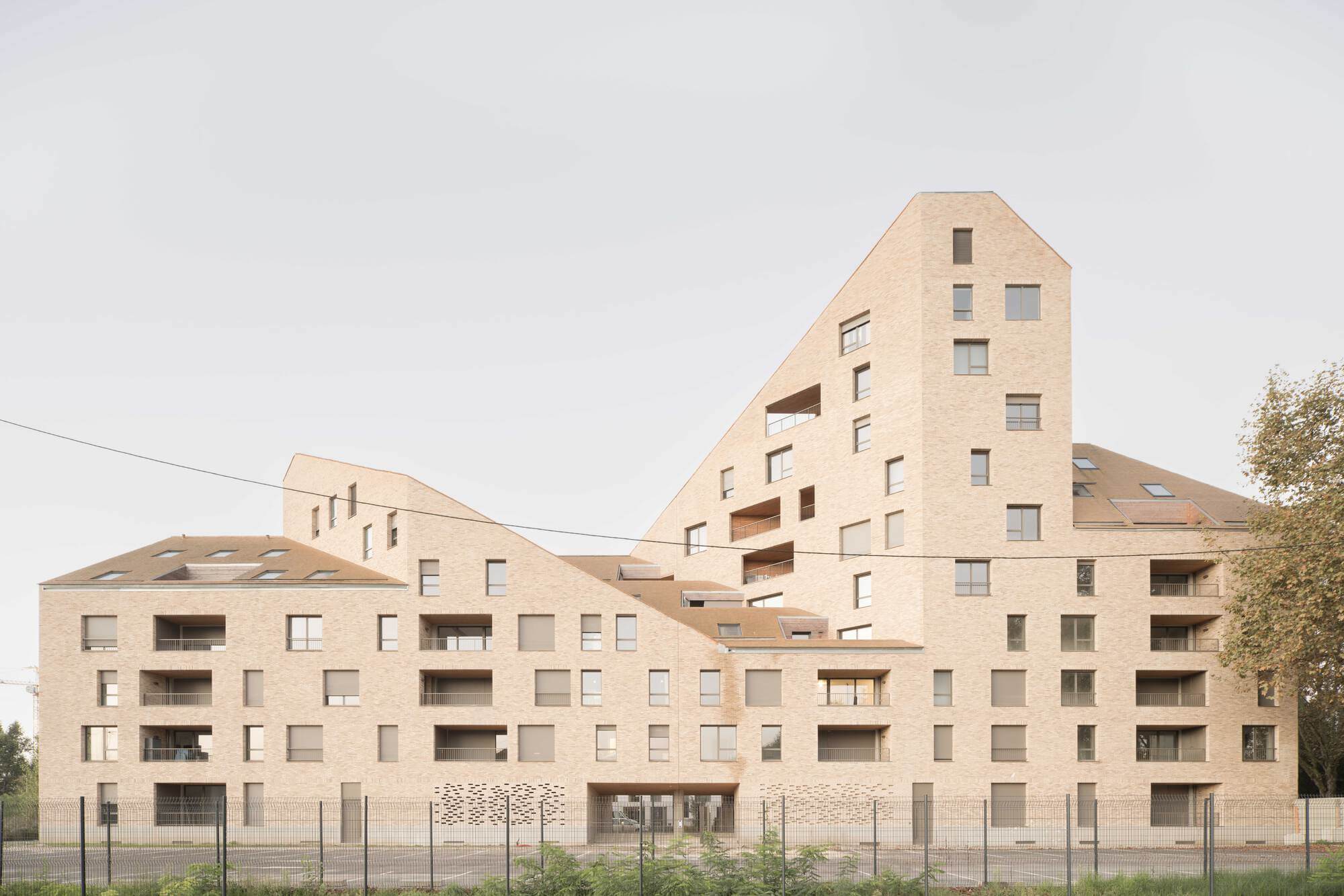 B09 Строительный остров / градостроители + Selva & Maugin Architects