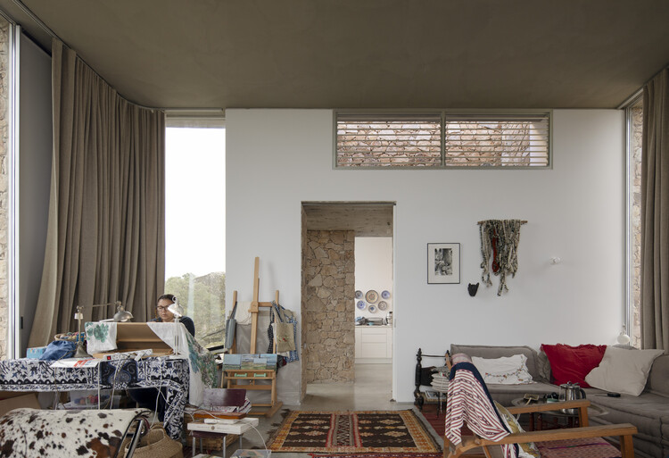 Дом-студия в Кастелу-де-Виде / Atelier Landauer - Фотография интерьера, стул