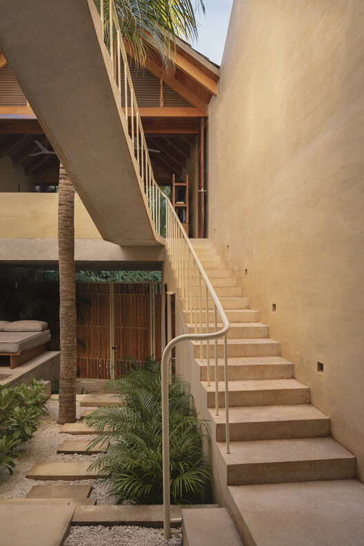 Palmeras Houses / PRODUCTORA - Фотография интерьера, лестницы, дерево
