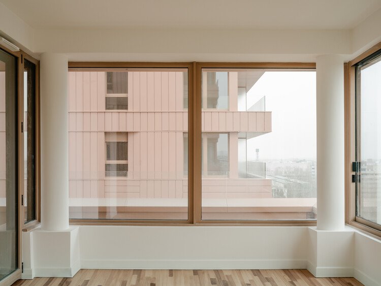 Олимпийское социальное жилье для Большого Парижа / SOA Architects — Фотография интерьера, дерево, стекло
